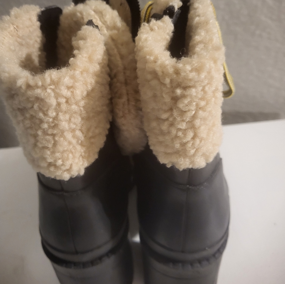 Steve Madden 7 1/2 black yellow strings